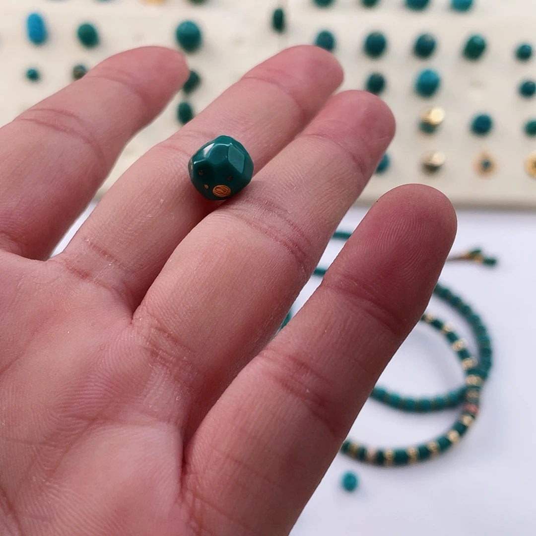 绿松石颈饰未镶嵌