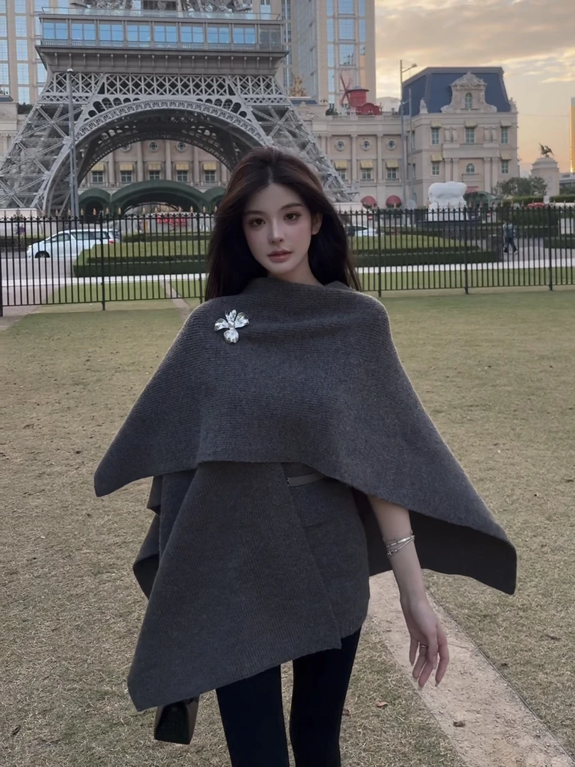 FAY【温婉佳人】秋冬限定慵懒风温柔斗篷配胸针腰带针织三件套套装