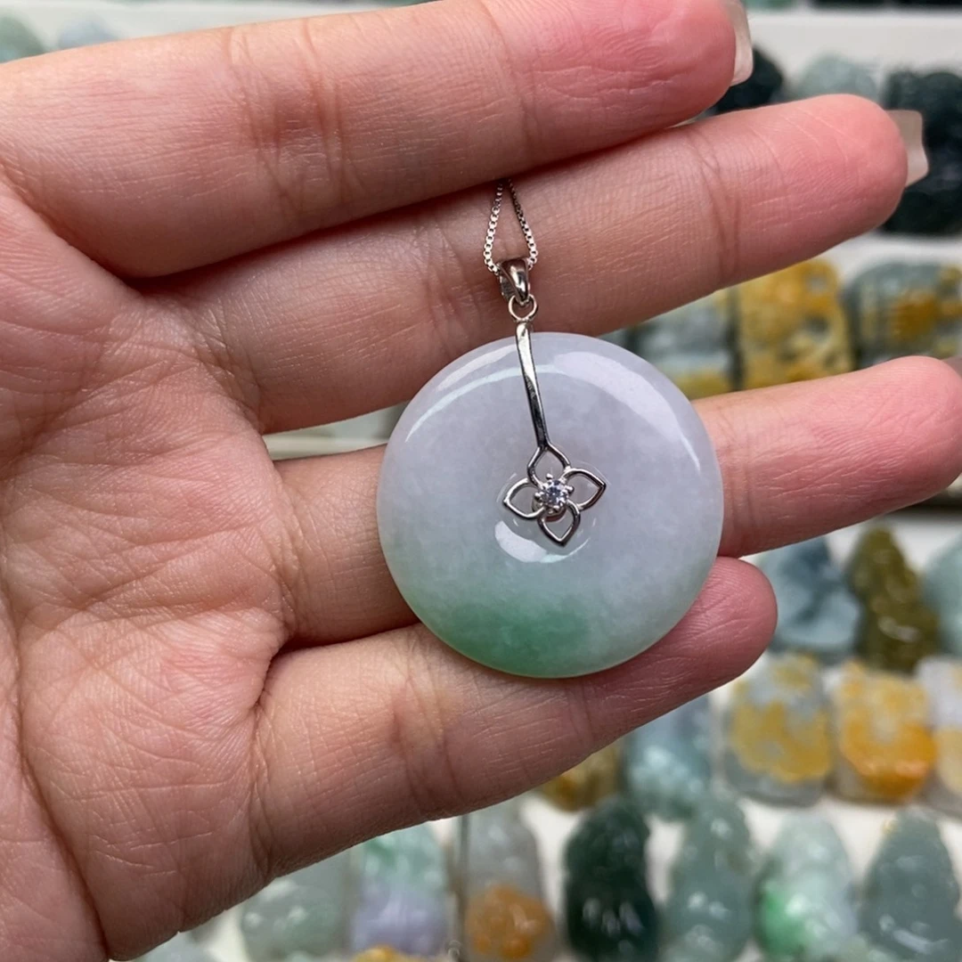 翡翠吊坠(赠链)未镶嵌