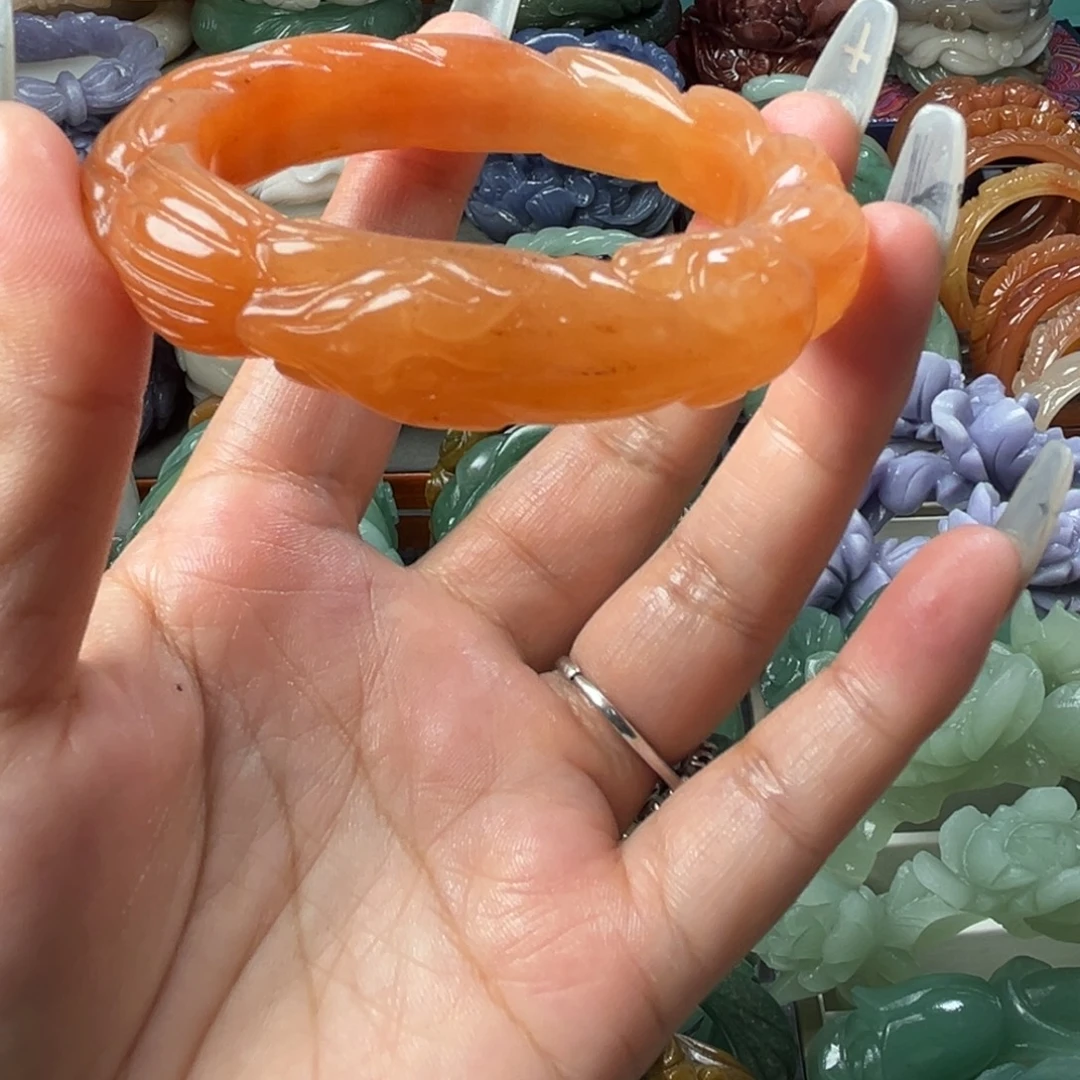 石英质玉未镶嵌雕花手镯