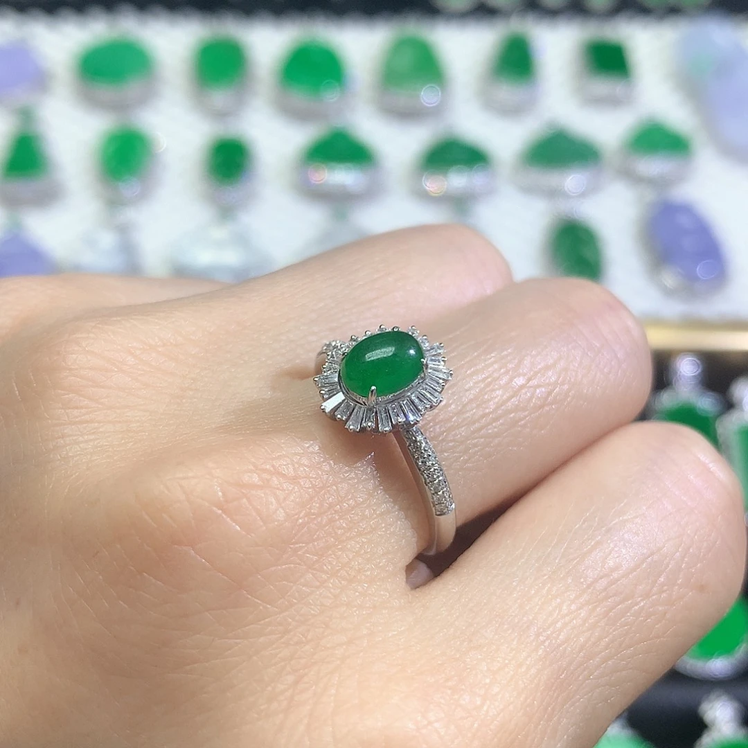 18K金镶嵌戒指翡翠戒指