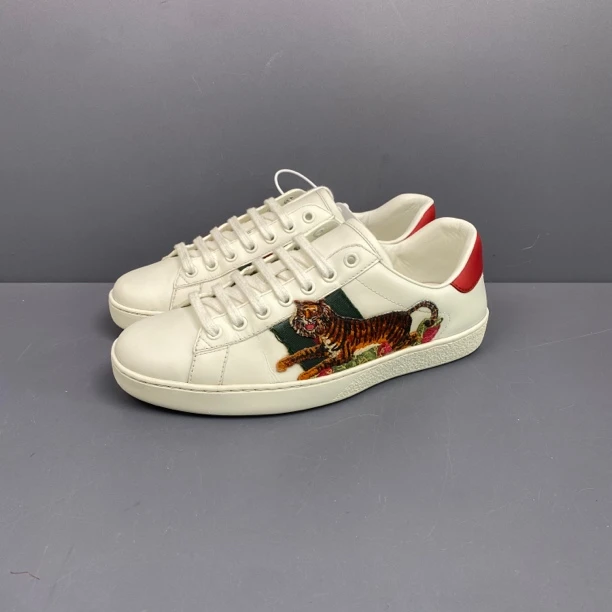 95新 GUCCI/古驰 39.5码 Gucci 虎年限定 休闲鞋 中底小刮擦255
