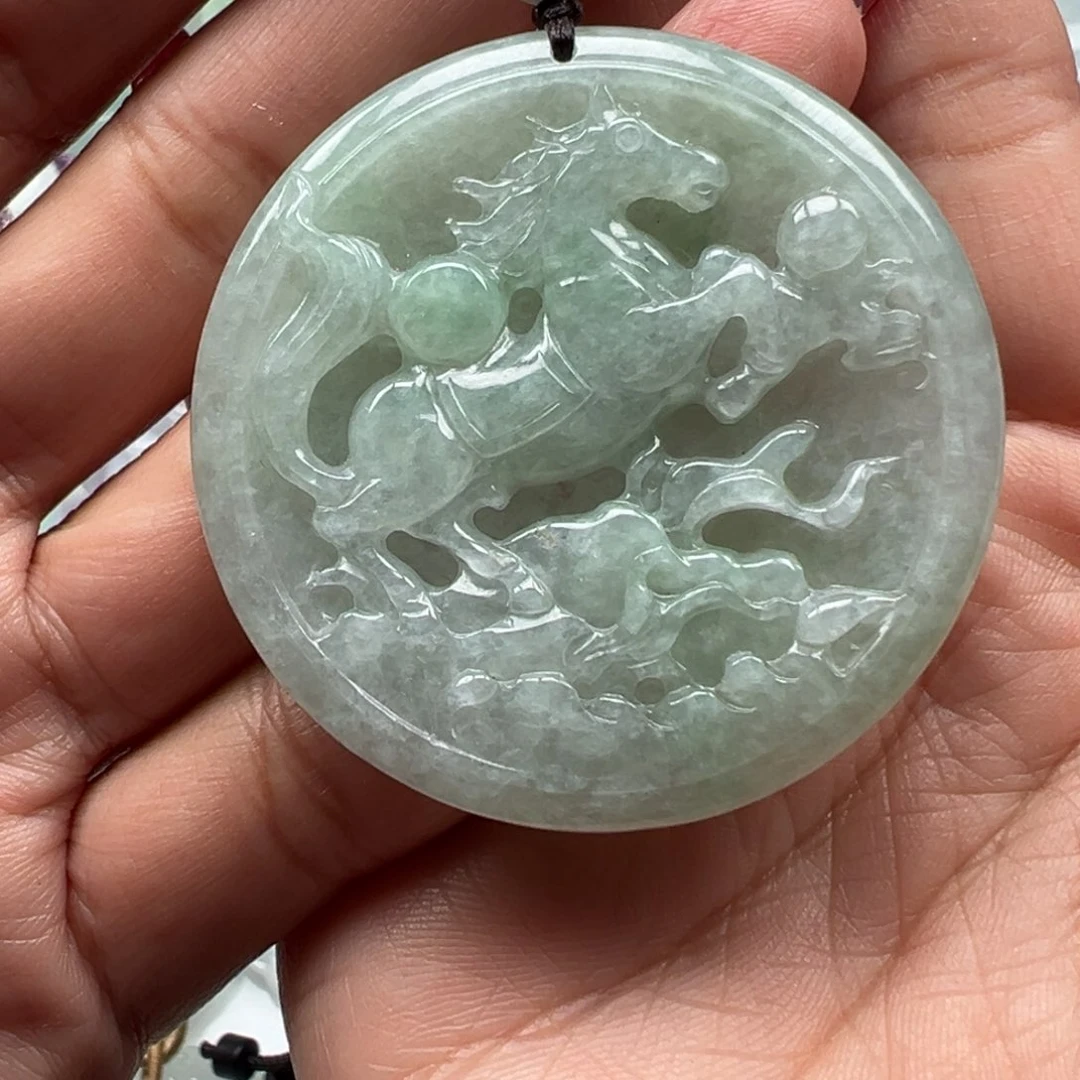 翡翠颈饰未镶嵌马牌