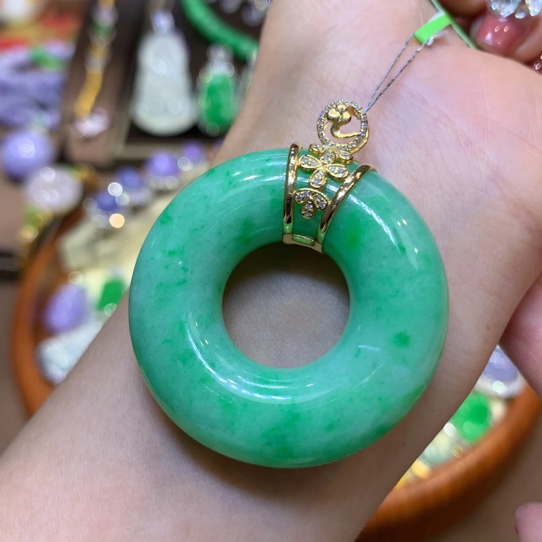 翡翠18K金镶嵌颈饰