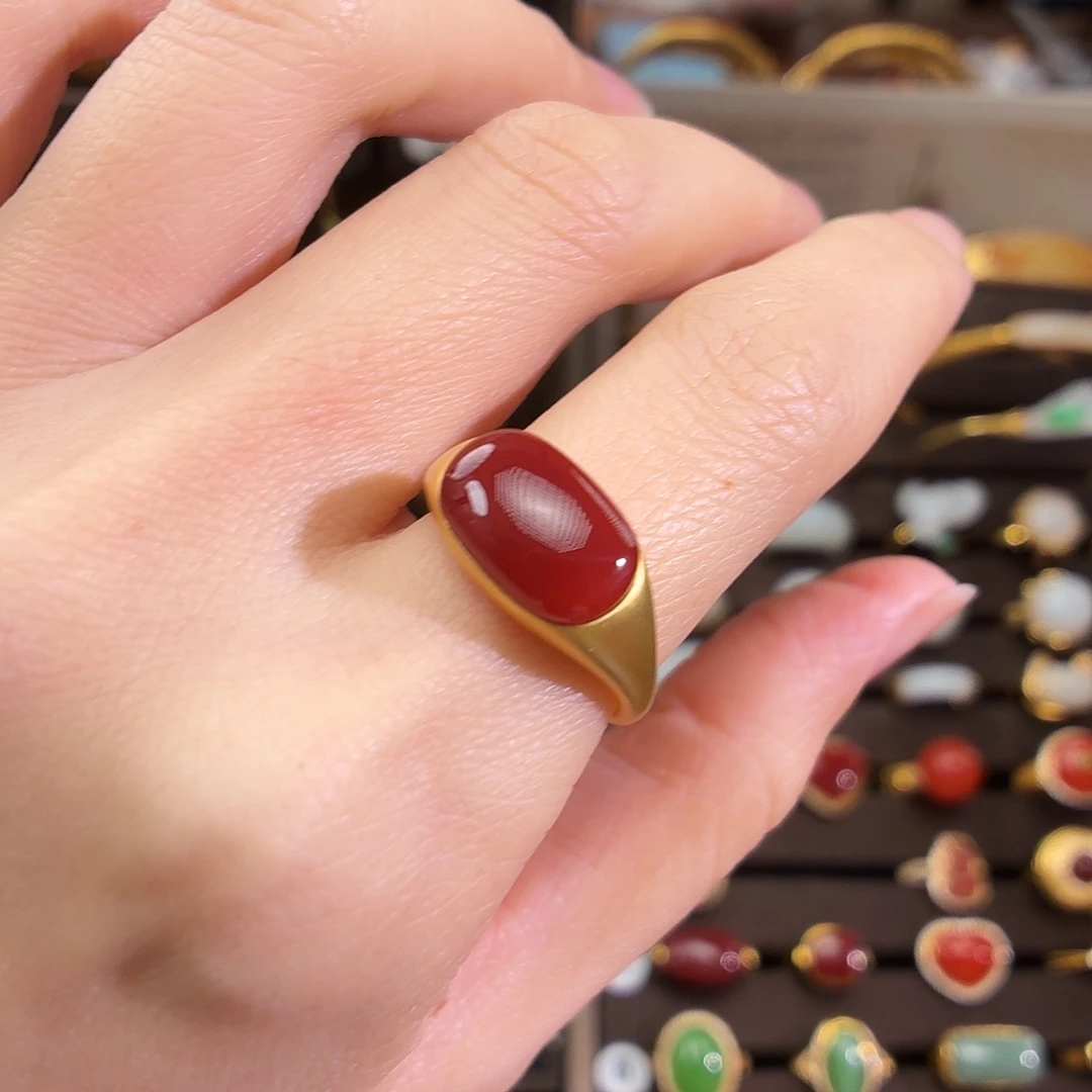 18K金镶嵌戒指南红玛瑙