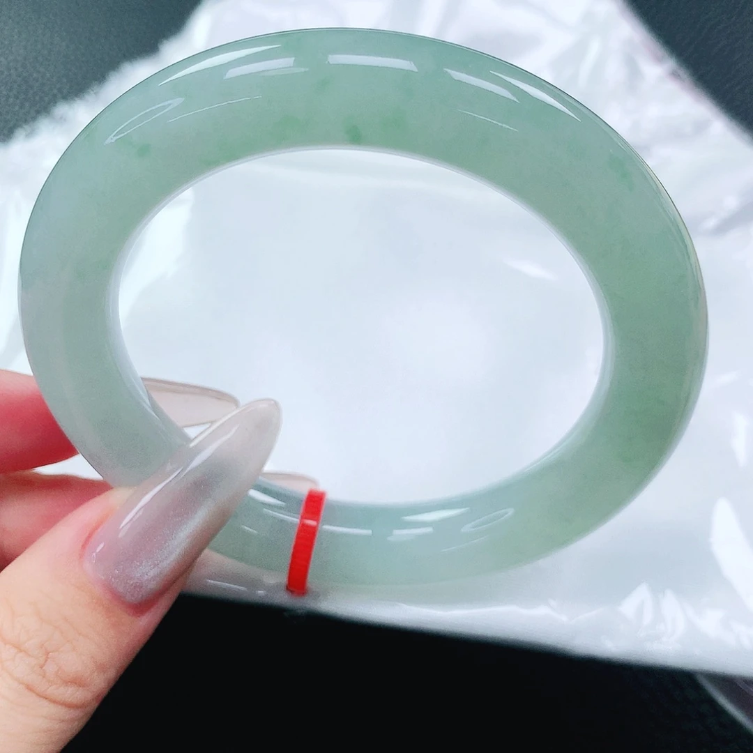 翡翠手镯未镶嵌54圈