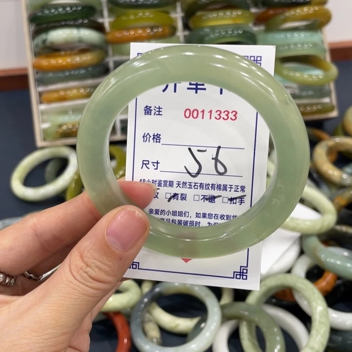 蛇纹石玉未镶嵌手镯