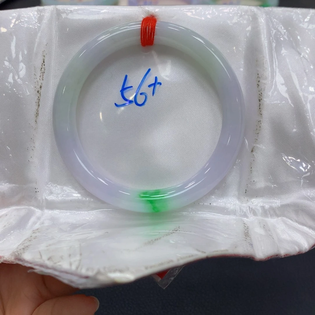 翡翠手镯未镶嵌翡翠