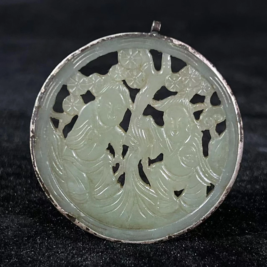 Lot13:  镂空雕和合二仙佩L:53mm/23.3g