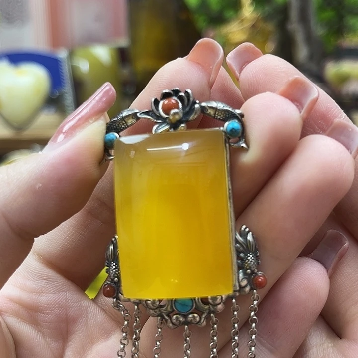 银S925镶嵌颈饰琥珀吊坠