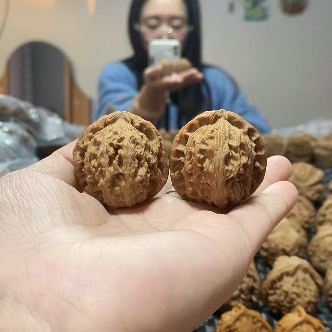 吊坠桃核白狮子36