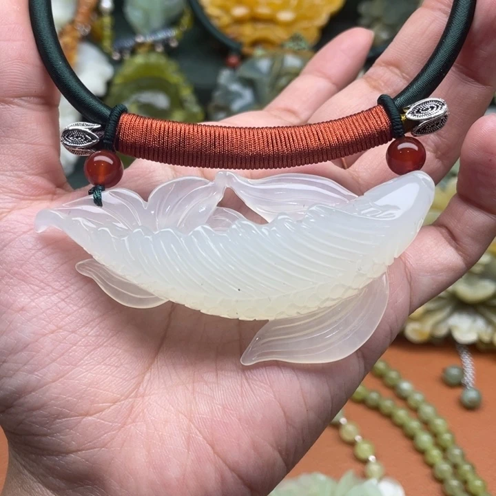 蛇纹石玉吊坠合金