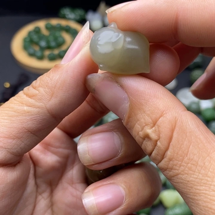 和田玉未镶嵌颈饰福利无售后