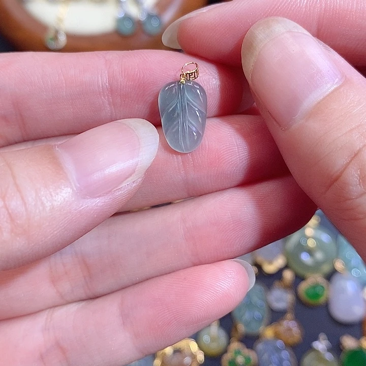 翡翠18K金镶嵌颈饰天然翡翠