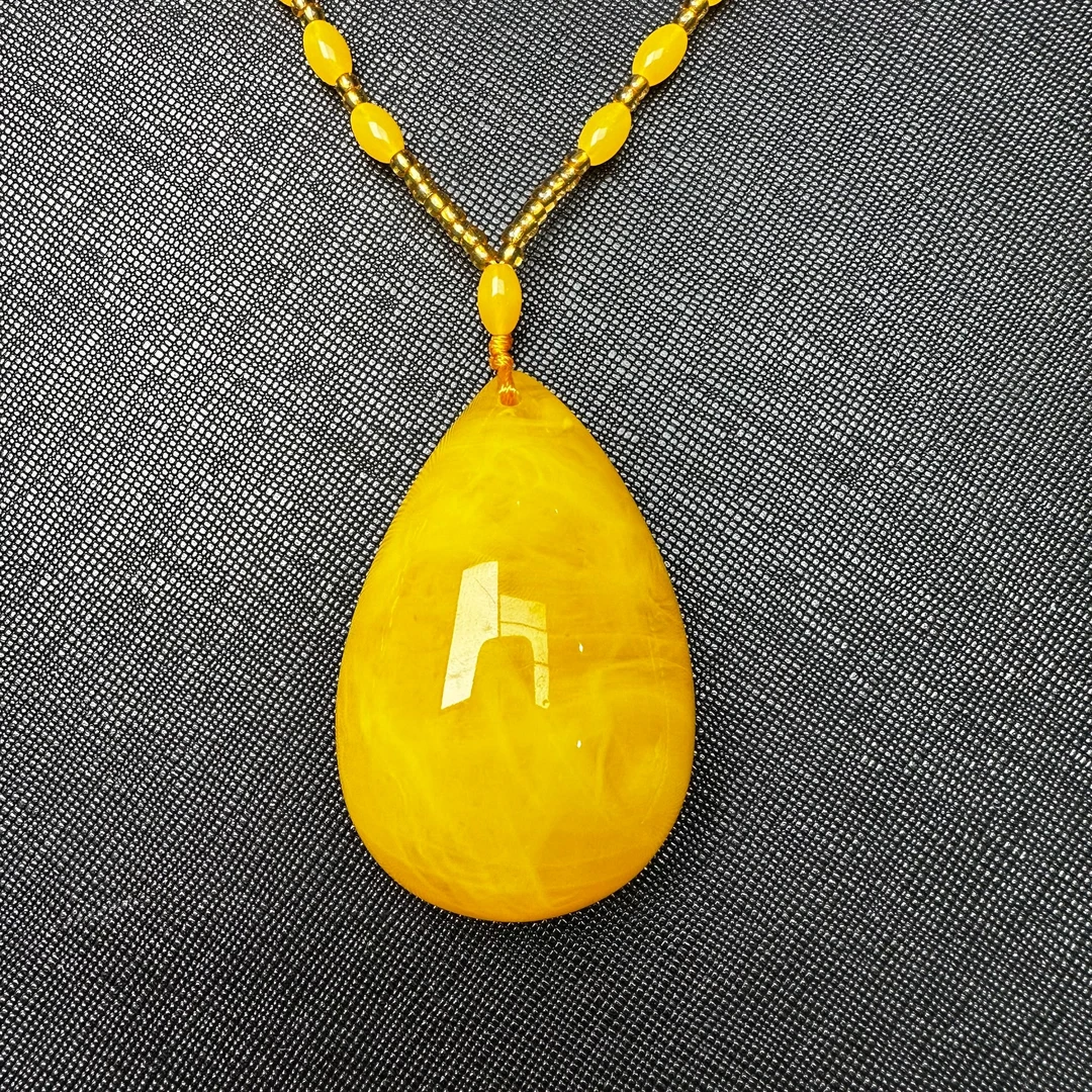 【赤华珍藏馆】F258-2玄黄吊坠多样性发一件