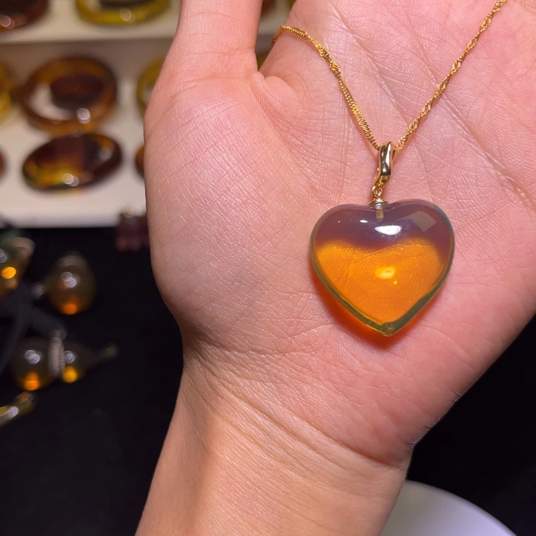 琥珀手镯未镶嵌爱心吊坠