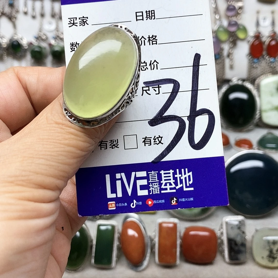 爱***侠银S925镶嵌蛇纹石玉戒指