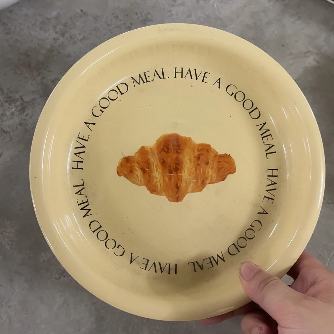 搪瓷微瑕牛角包盘一个