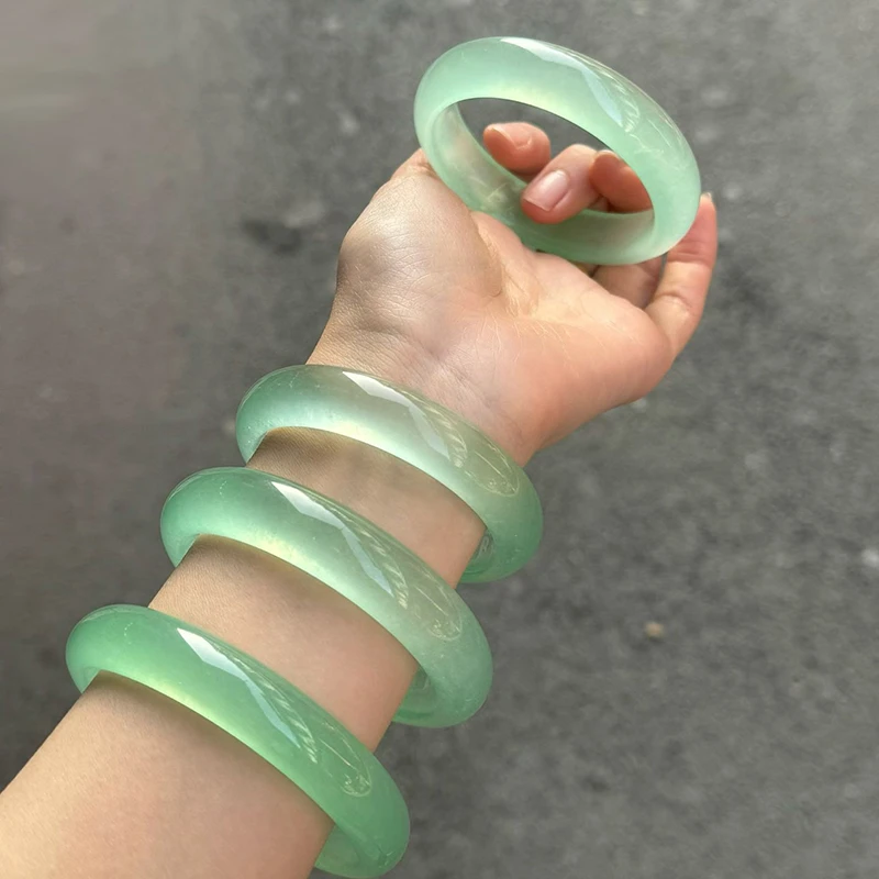 高冰种油青色石英岩玉扁条手镯女款冰透浅绿色正圈玉石镯子