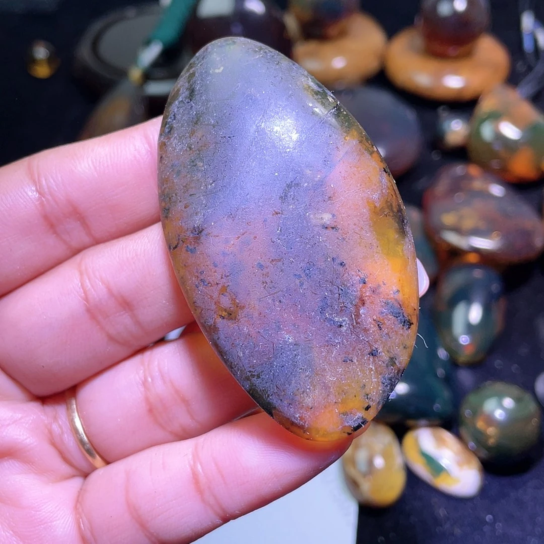 琥珀裸石未镶嵌六*莲？