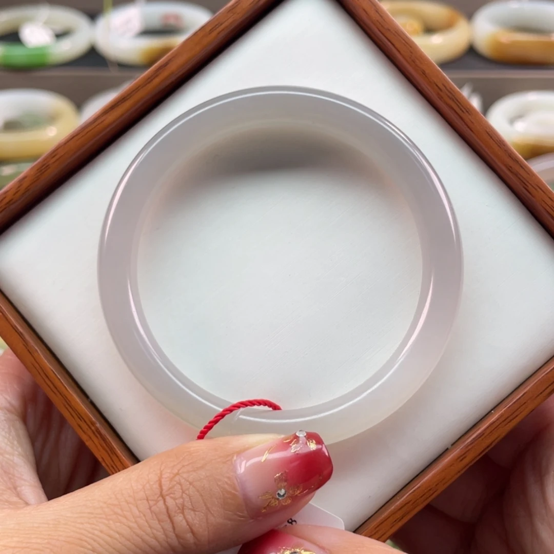 【闪购商品】和田玉手镯未镶嵌56