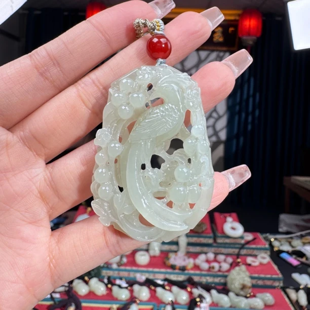 和田玉挂件镂空设计玉凤凰雍容华贵毛衣链（37×53×10）