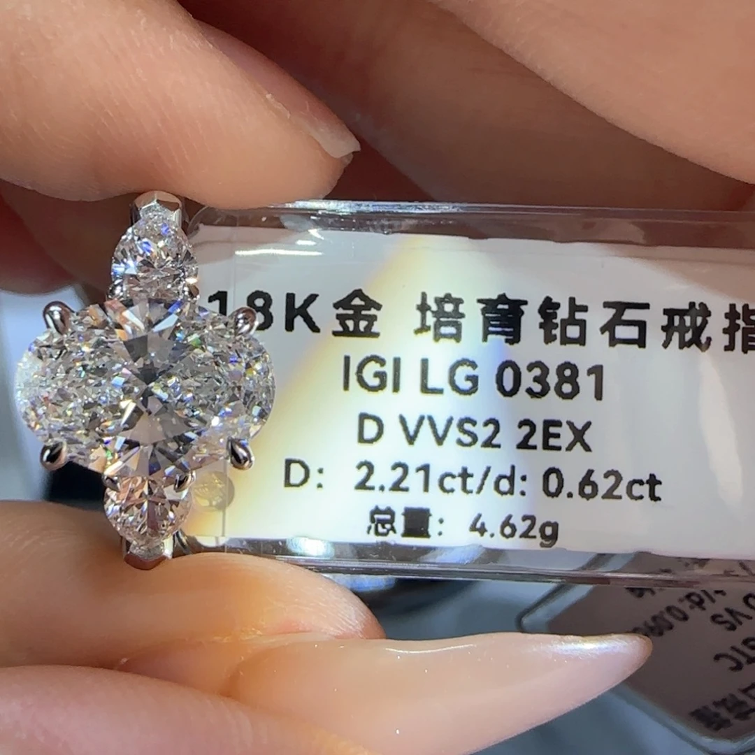 实验室培育钻石18K金镶嵌开*椭圆三石17号2卡