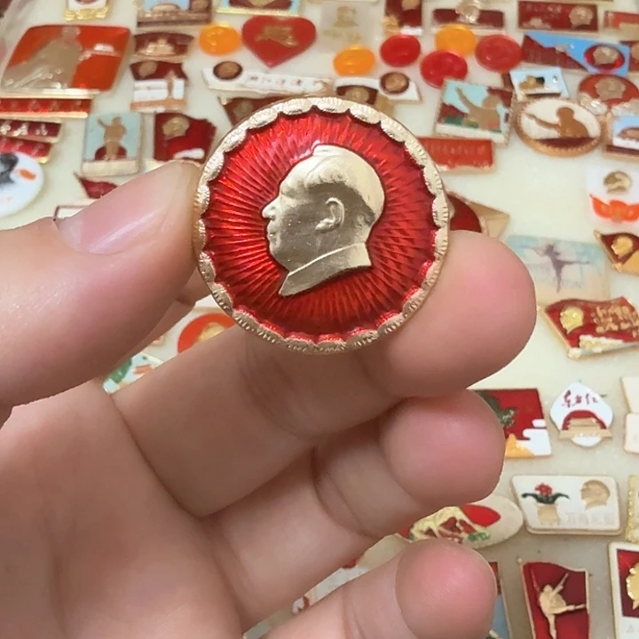 铝茶**道毛爷爷像章