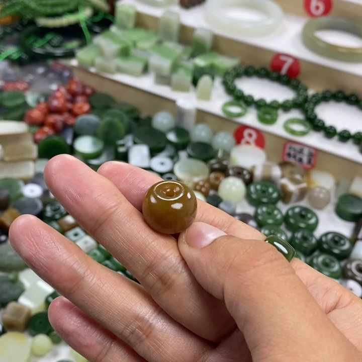 蓓****和田玉（碧玉）未镶嵌挂件