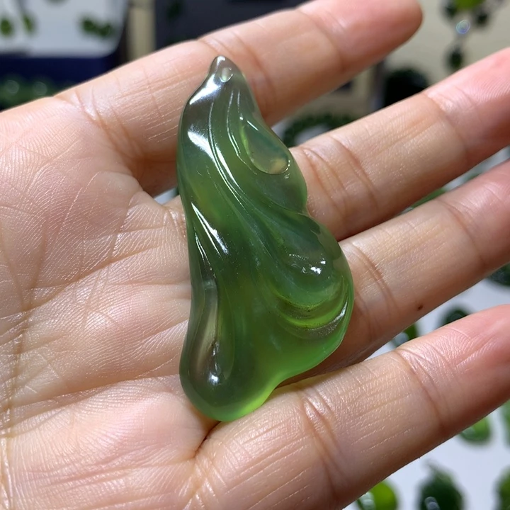 岫玉未镶嵌颈饰吊坠