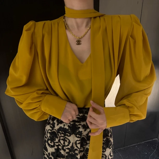 V领飘带泡泡袖宽松大衬衫女设计感小众气质长袖法式温柔上衣春夏