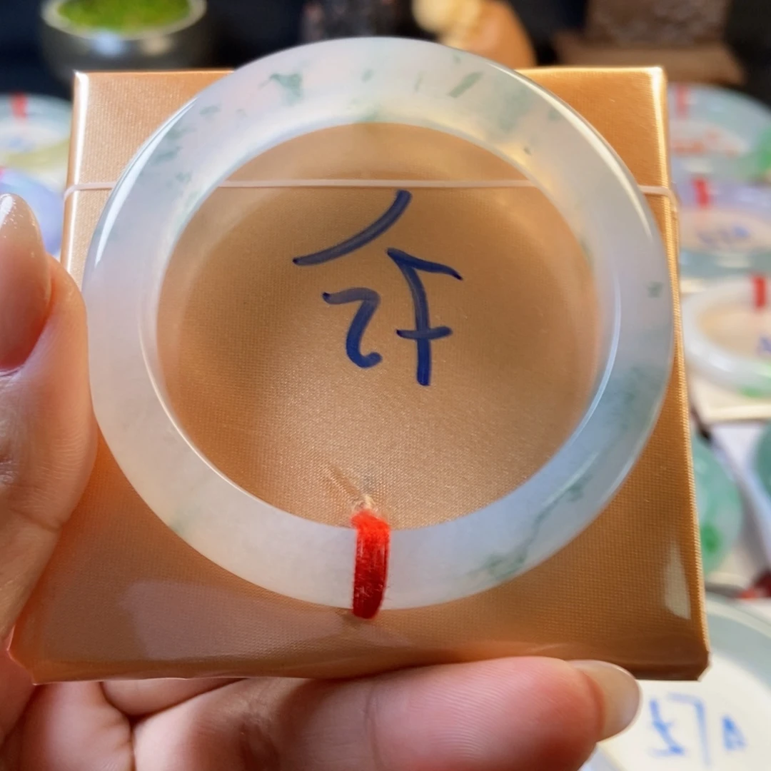 翡翠未镶嵌手镯50冰透飘花