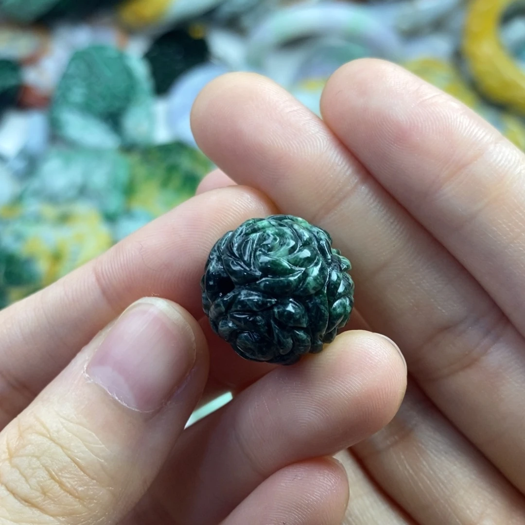 翡翠未镶嵌颈饰柒*