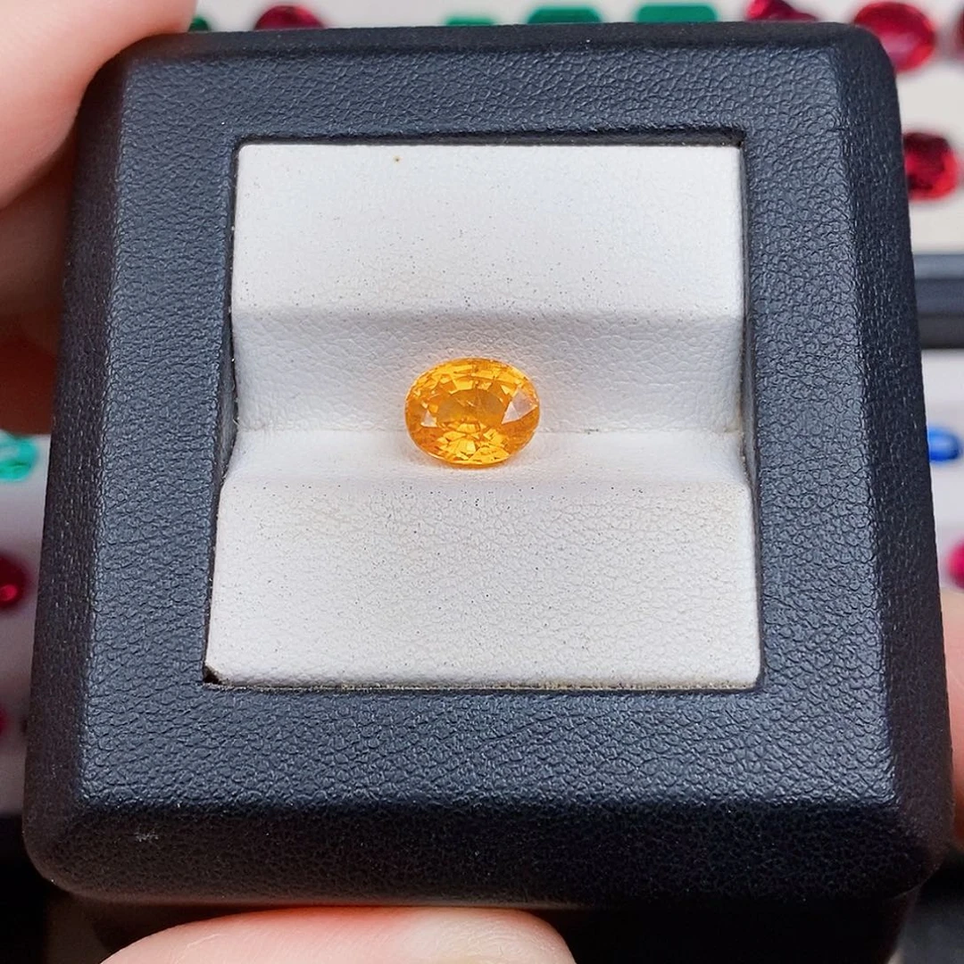 未镶嵌裸石石榴石（芬达石）3.15ct