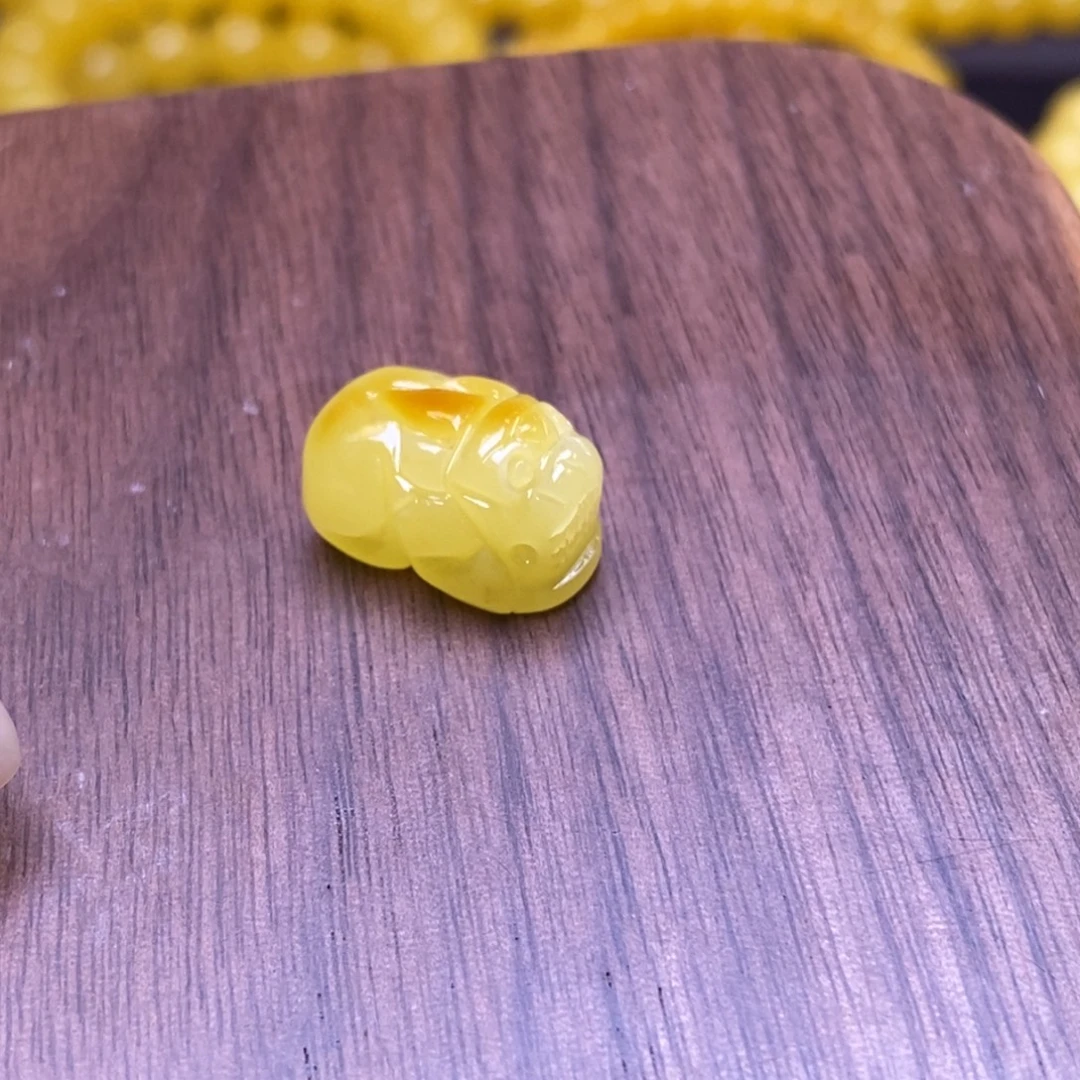 裸石琥珀未镶嵌貔貅