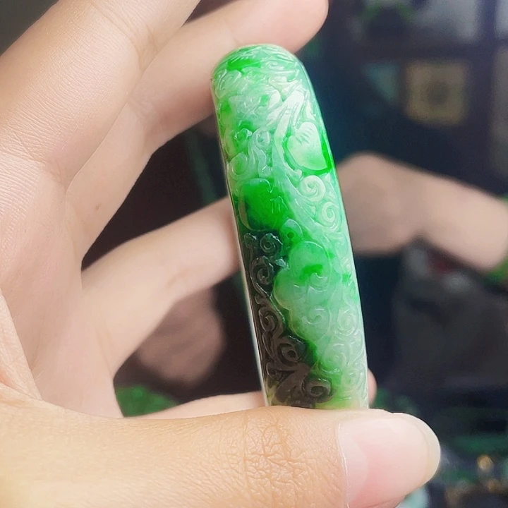 翡翠未镶嵌手镯多样性