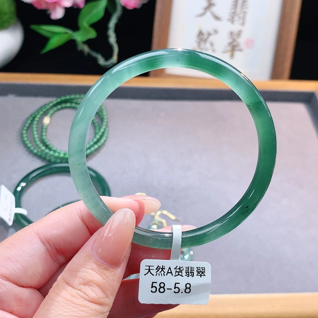 未镶嵌手镯（圆镯）翡翠