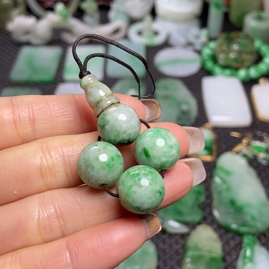 翡翠未镶嵌挂件清