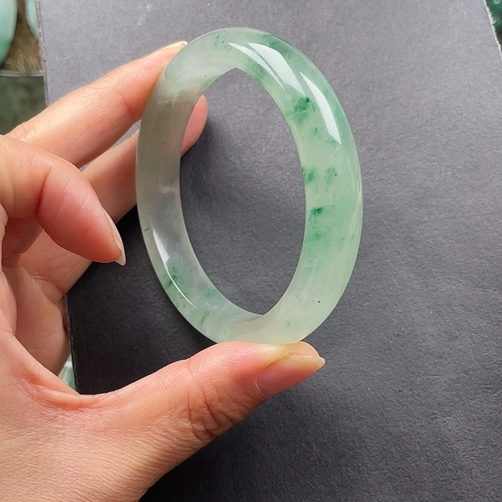 未镶嵌手镯石英质玉