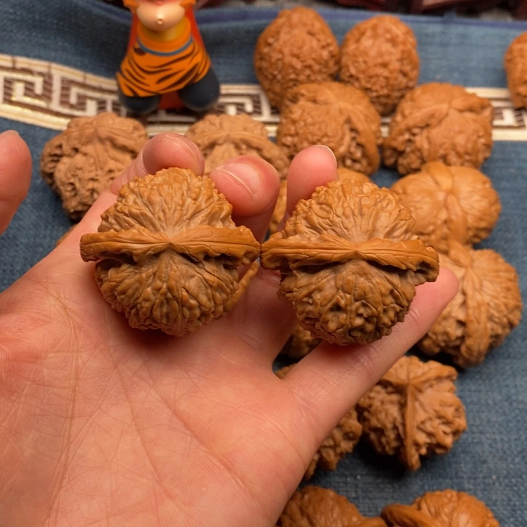 文玩核桃把件40闷白