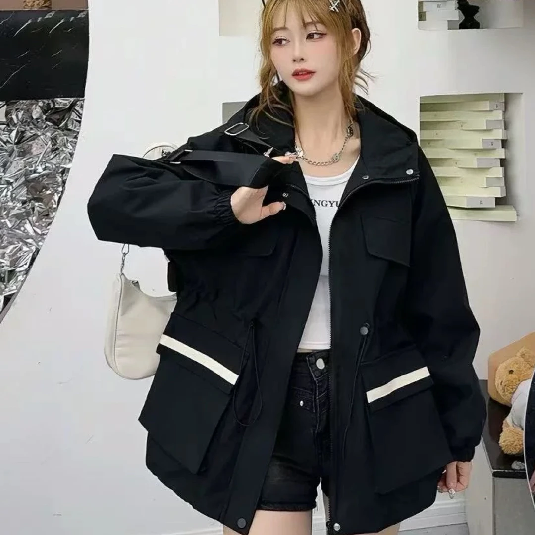连帽宽松型户外女上衣百搭常规款女装保暖短外套秋冬冲锋衣