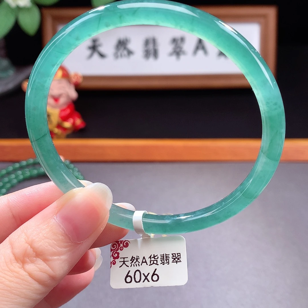未镶嵌手镯（圆镯）翡翠