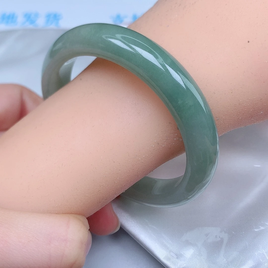 翡翠手镯未镶嵌天然