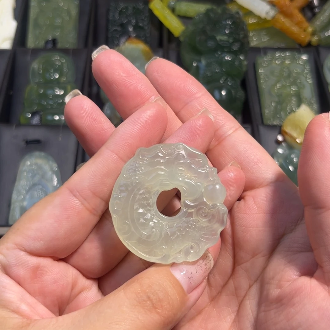 蛇纹石玉未镶嵌颈饰