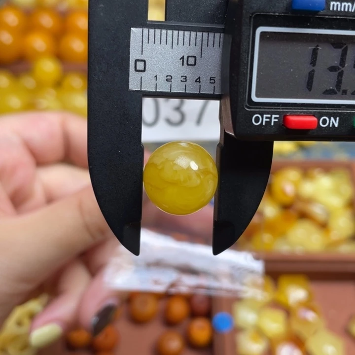 蜜蜡未镶嵌珠宝奇石微瑕放漏焦皮料鸡油黄妖花圆珠