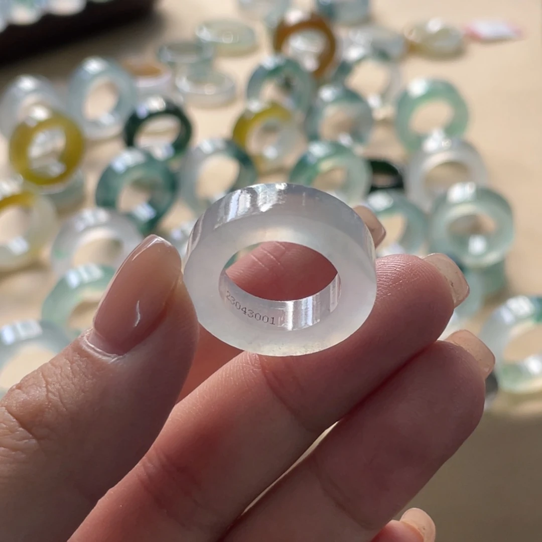 定制翡翠未镶嵌白冰