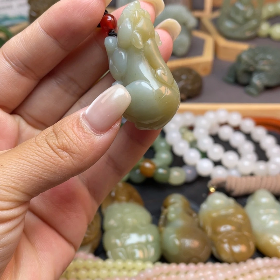 颈饰未镶嵌和田玉