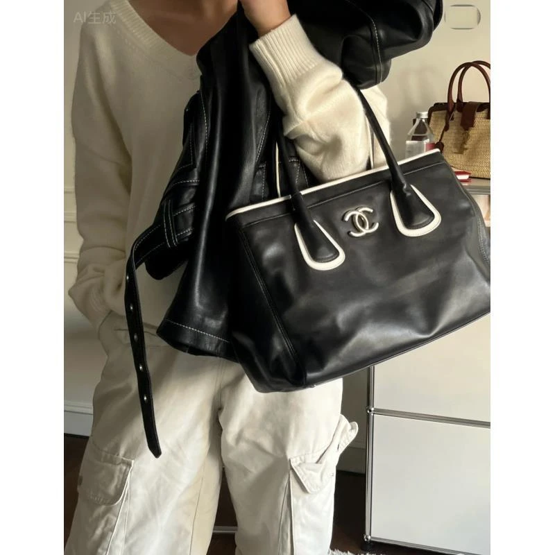 95新 Chanel/香奈儿  展会外场！黑白熊猫拼色银扣cerf托特包