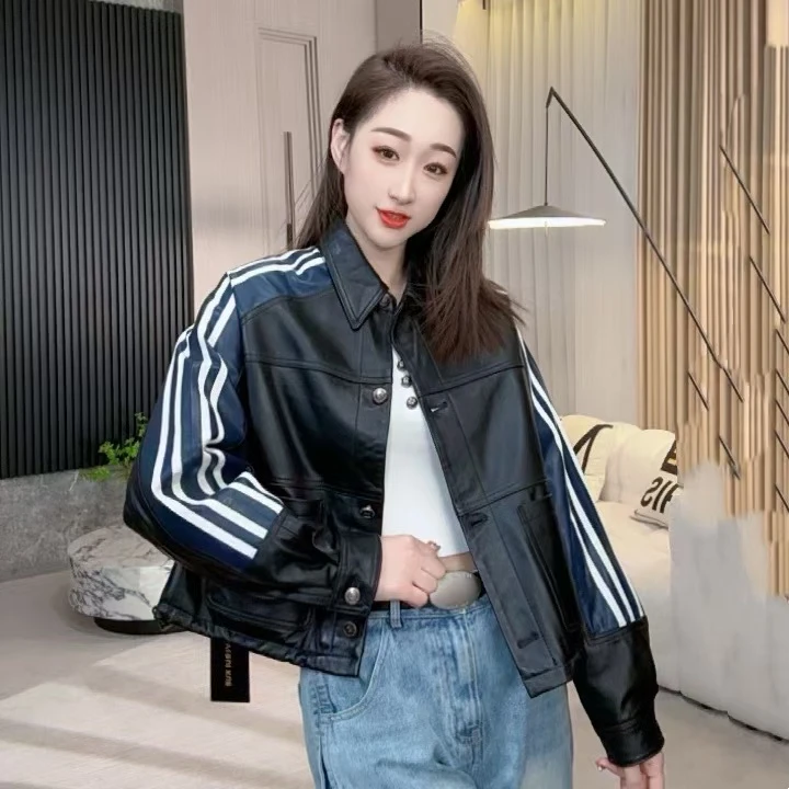 【若楠服饰】黑色翻领蓝条减龄时尚皮衣外套