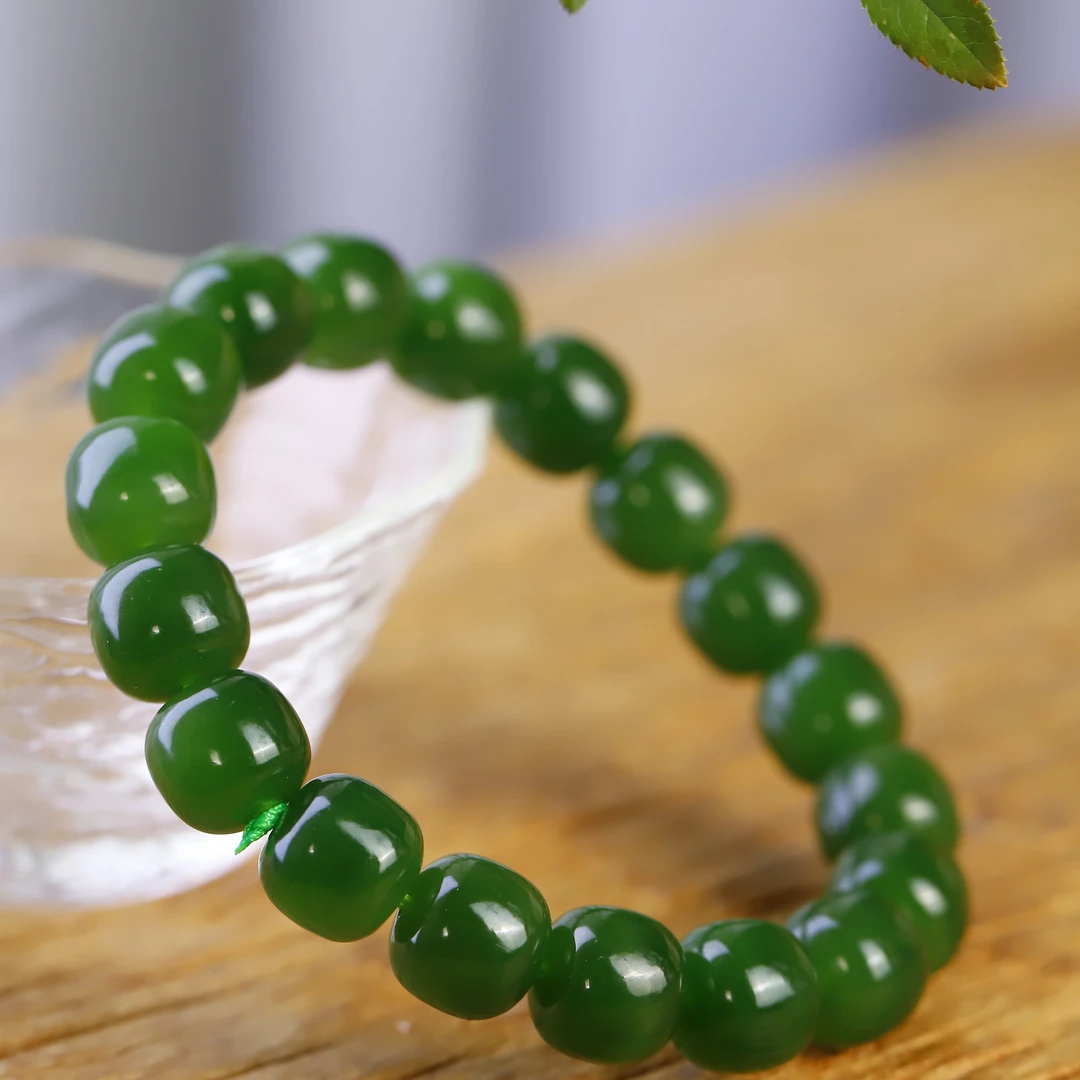 俄罗斯精品和田玉冰羊緑老型珠手串玉质温润单圈男女同款简单大方